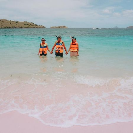 Komodoku One Love Homestay And Tour Labuan Bajo Kültér fotó