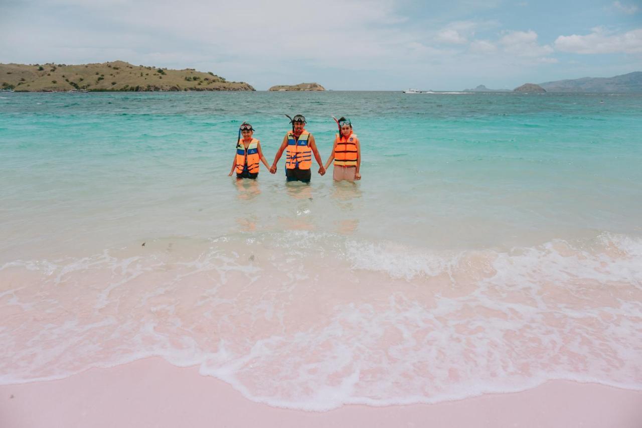 Komodoku One Love Homestay And Tour Labuan Bajo Kültér fotó