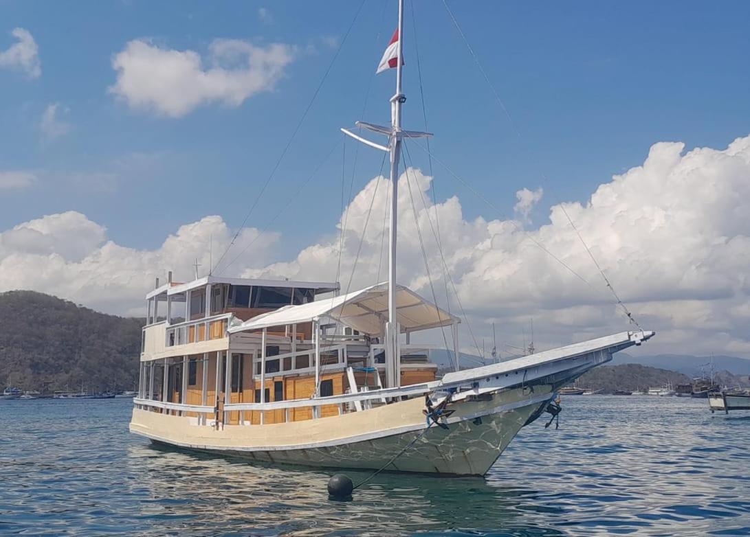 Komodoku One Love Homestay And Tour Labuan Bajo Kültér fotó
