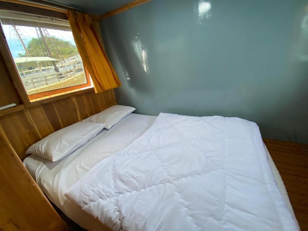 Komodoku One Love Homestay And Tour Labuan Bajo Kültér fotó