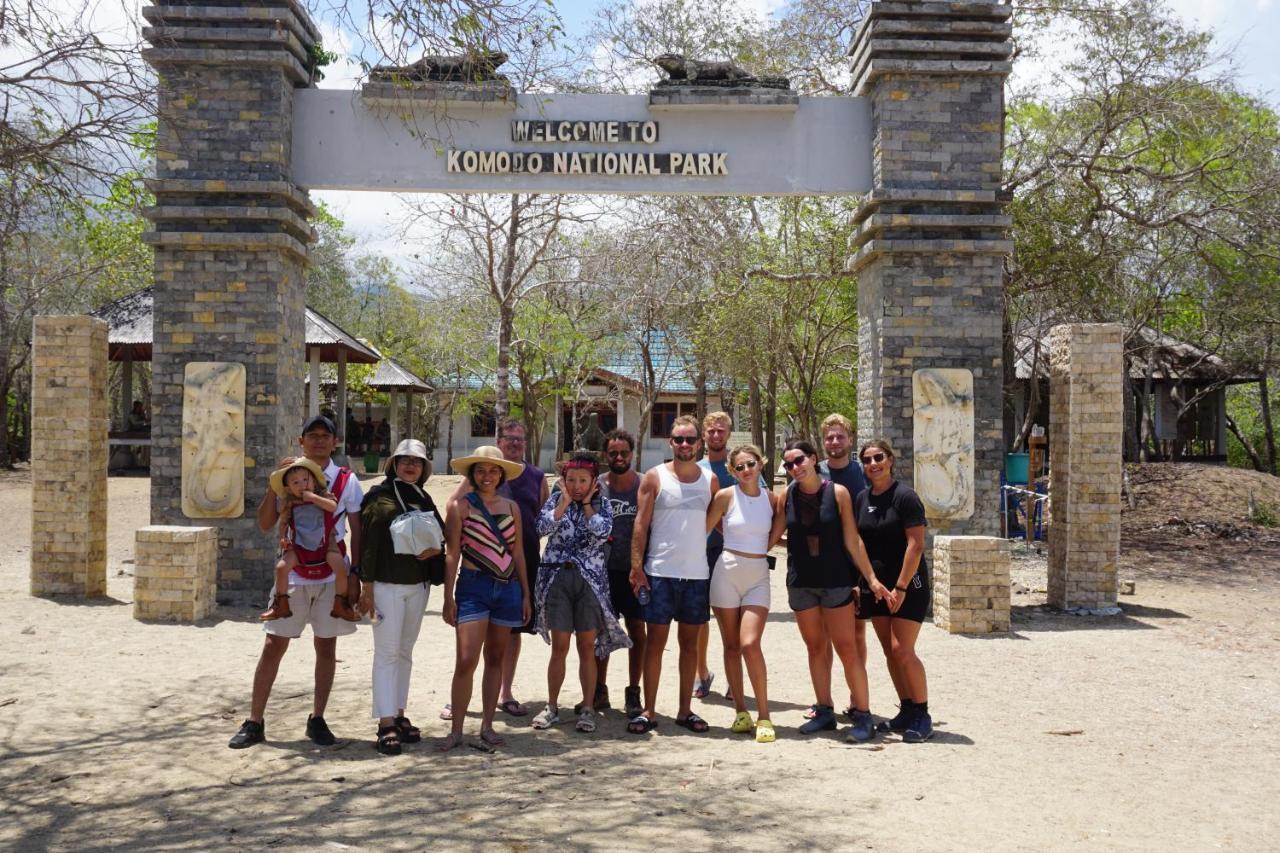 Komodoku One Love Homestay And Tour Labuan Bajo Kültér fotó