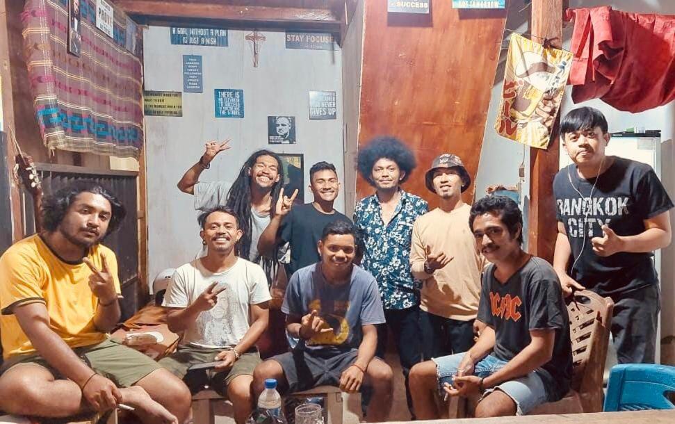 Komodoku One Love Homestay And Tour Labuan Bajo Kültér fotó