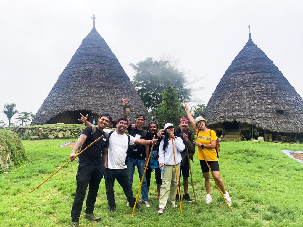 Komodoku One Love Homestay And Tour Labuan Bajo Kültér fotó