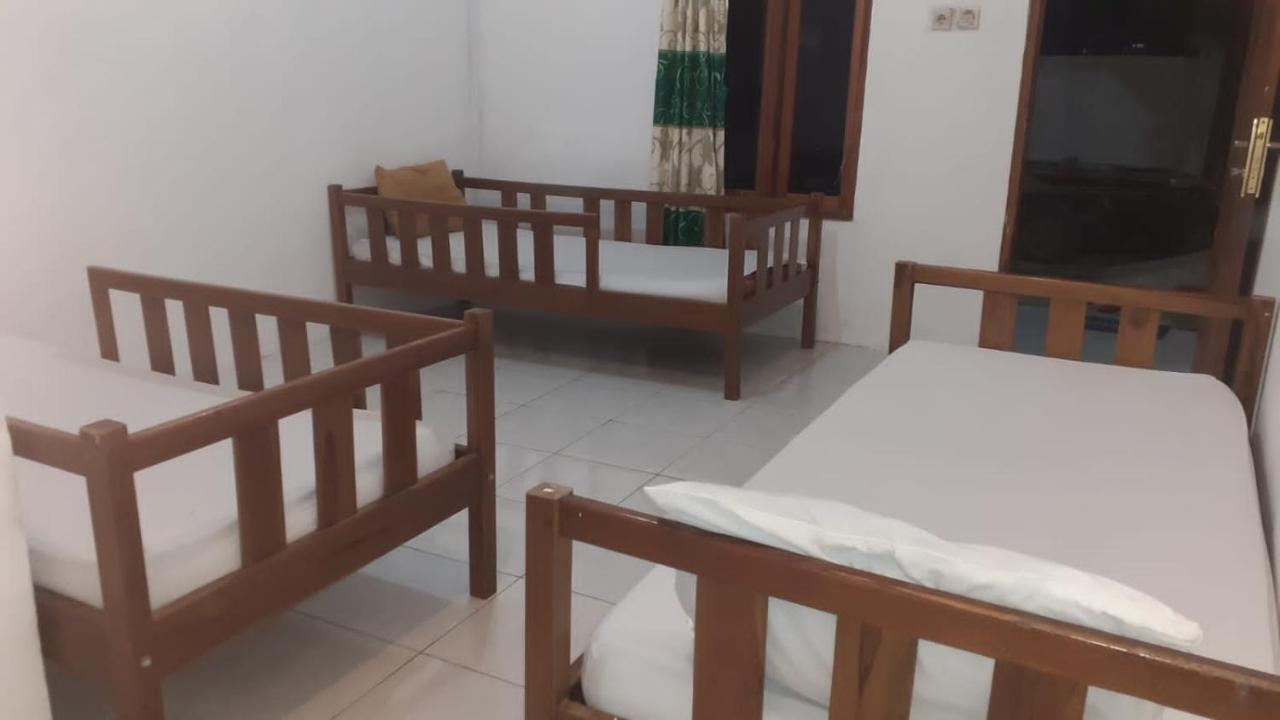 Komodoku One Love Homestay And Tour Labuan Bajo Kültér fotó