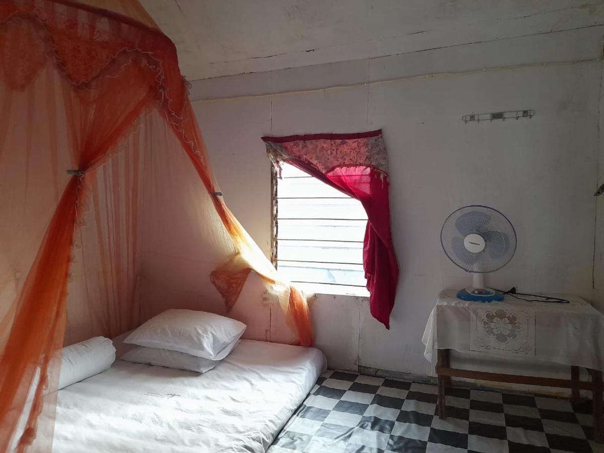 Komodoku One Love Homestay And Tour Labuan Bajo Kültér fotó