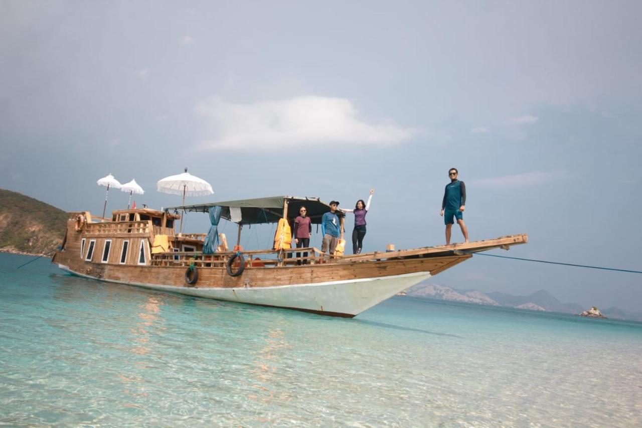 Komodoku One Love Homestay And Tour Labuan Bajo Kültér fotó