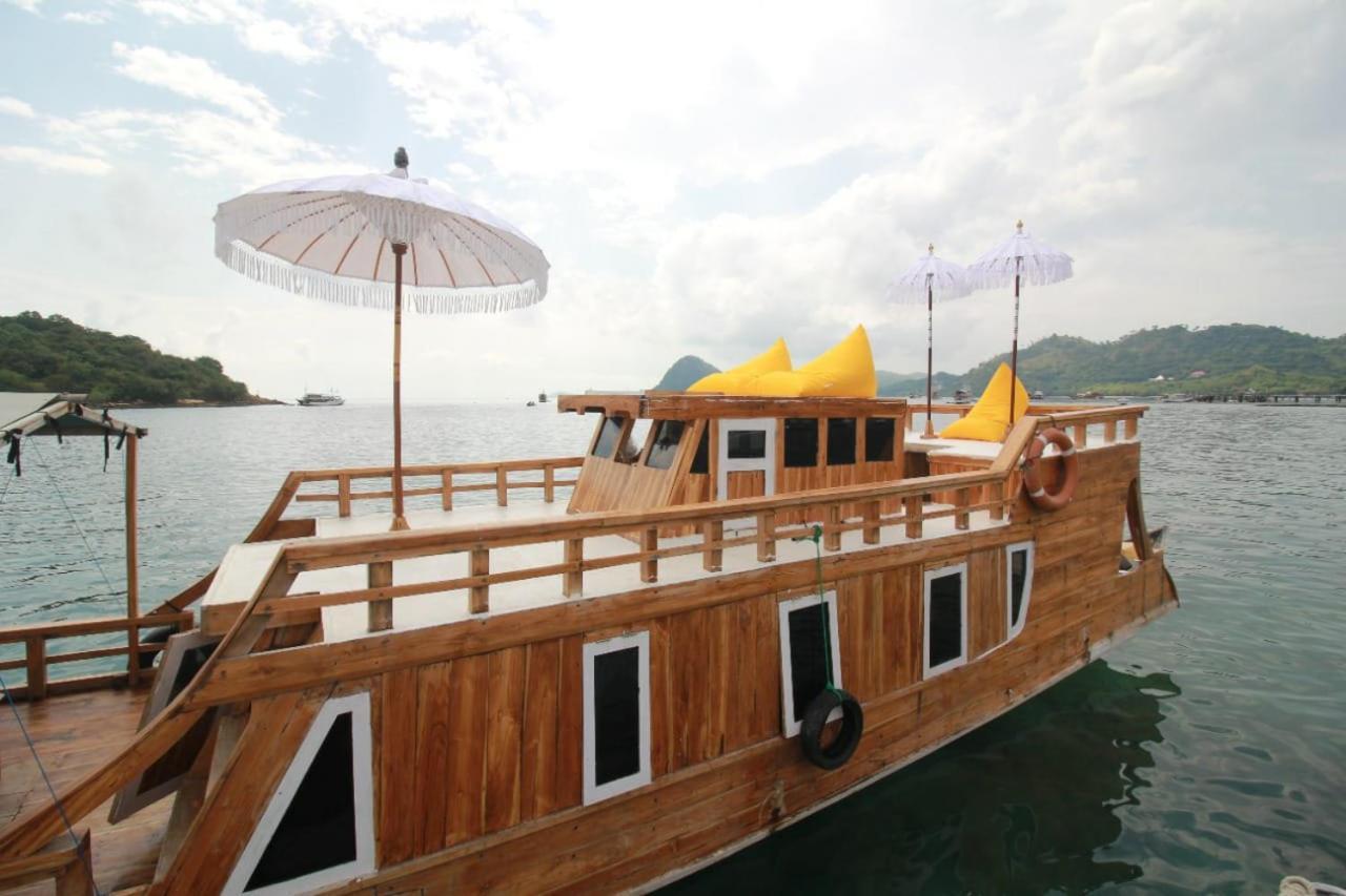 Komodoku One Love Homestay And Tour Labuan Bajo Kültér fotó