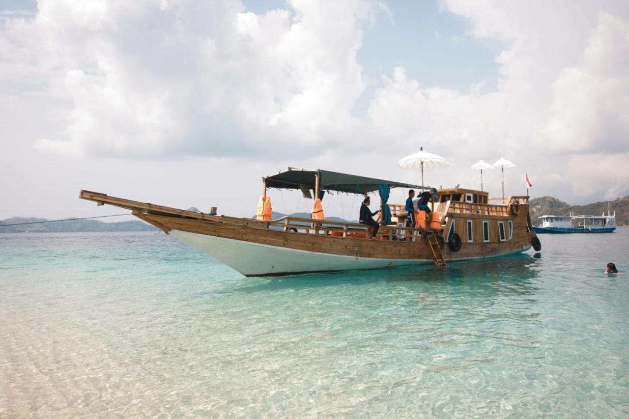 Komodoku One Love Homestay And Tour Labuan Bajo Kültér fotó