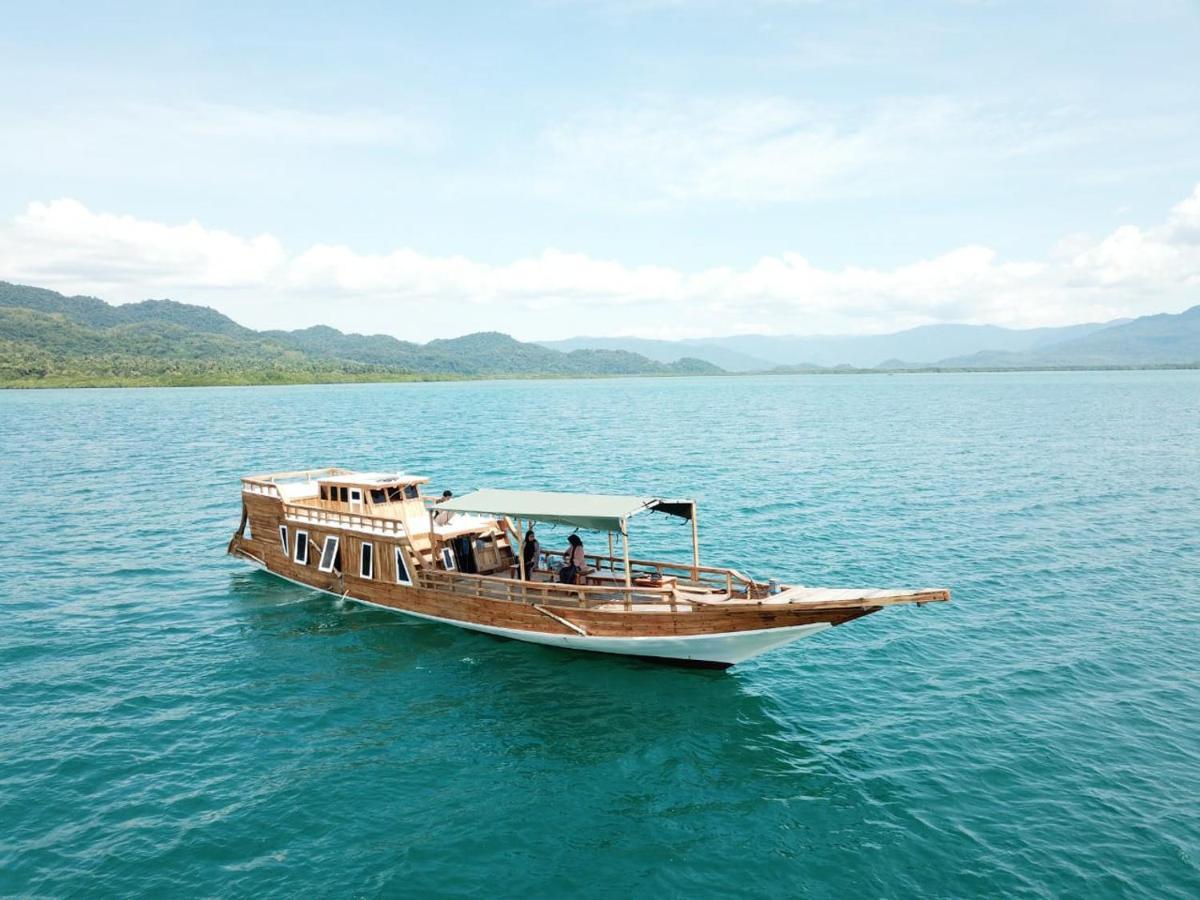 Komodoku One Love Homestay And Tour Labuan Bajo Kültér fotó